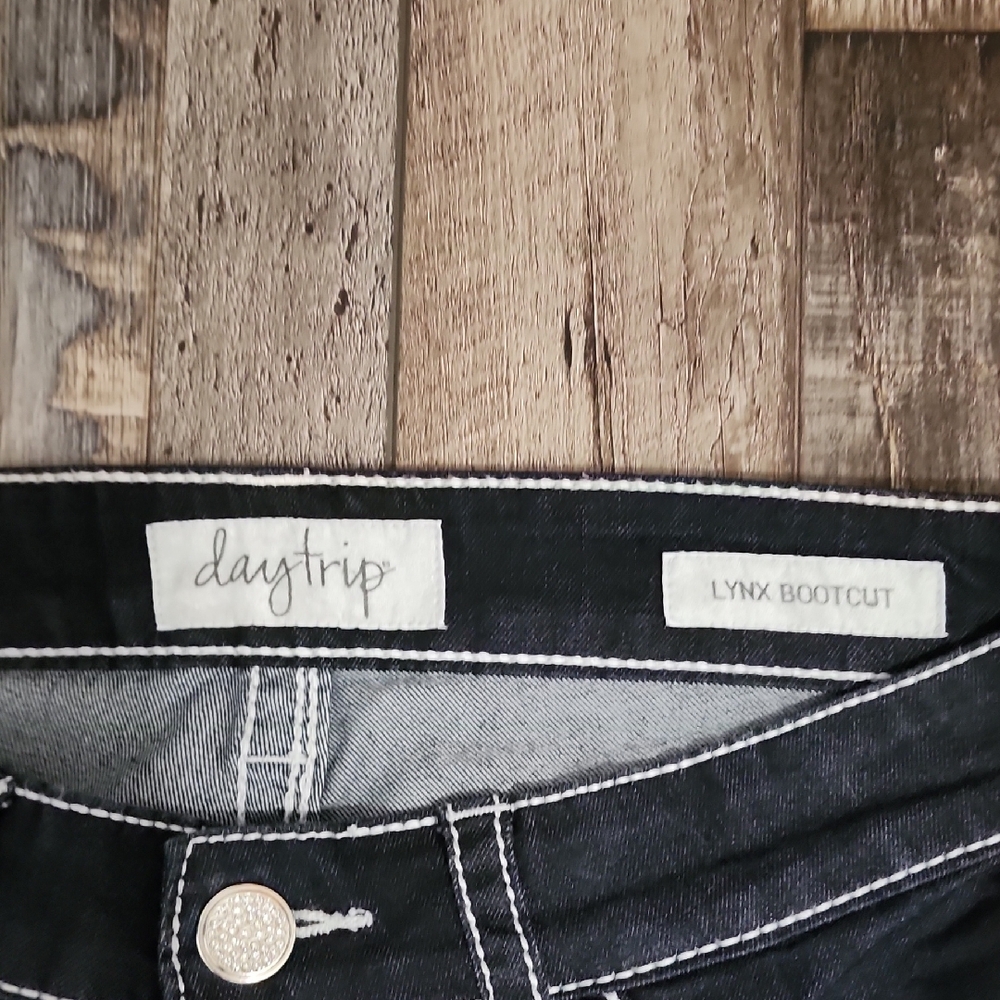 Daytrip Black Boot Cut Jeans with Contrast Stitching Size 7/8